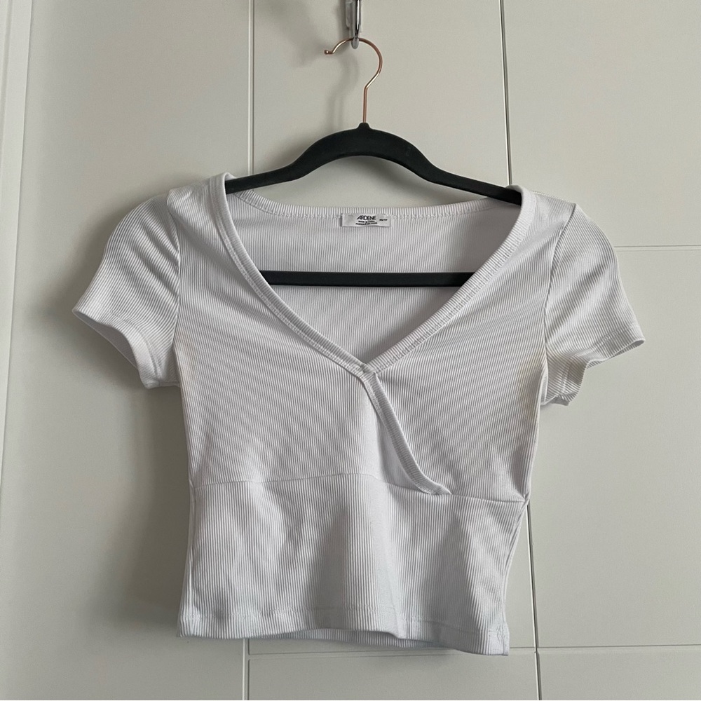3/$25 Ardene White Wrap Cropped T-Shirt